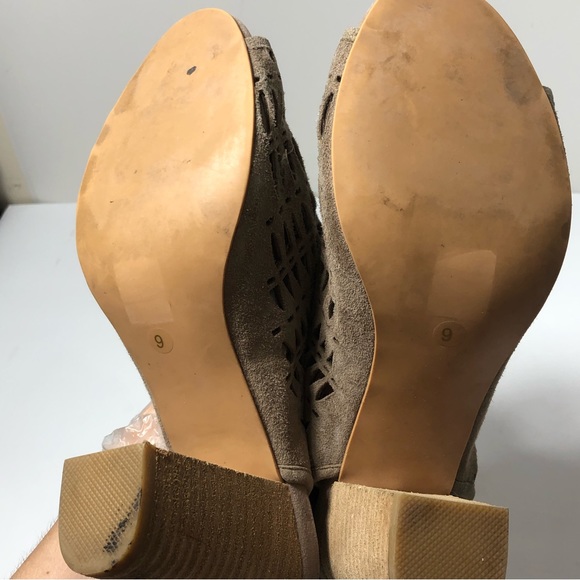Jeffrey Campbell suede peep toe block heel booties.  Size 9. - Picture 8 of 8